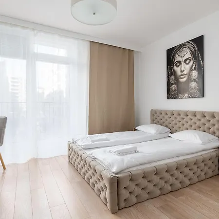 Rentplanet - Krochmalna شقة *